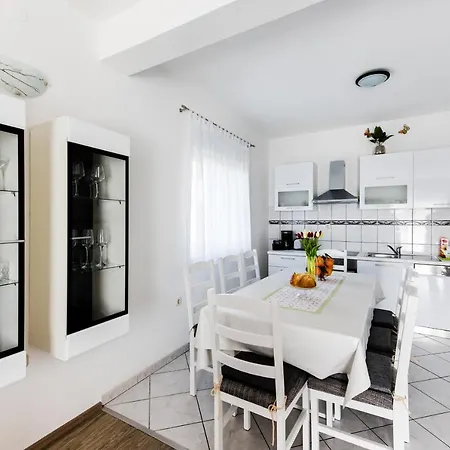 Apartman With Swimming Pool Podstrana, Split - 13393