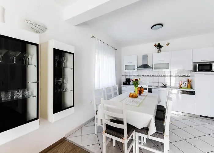 Appartement With Swimming Pool Podstrana, Split - 13393